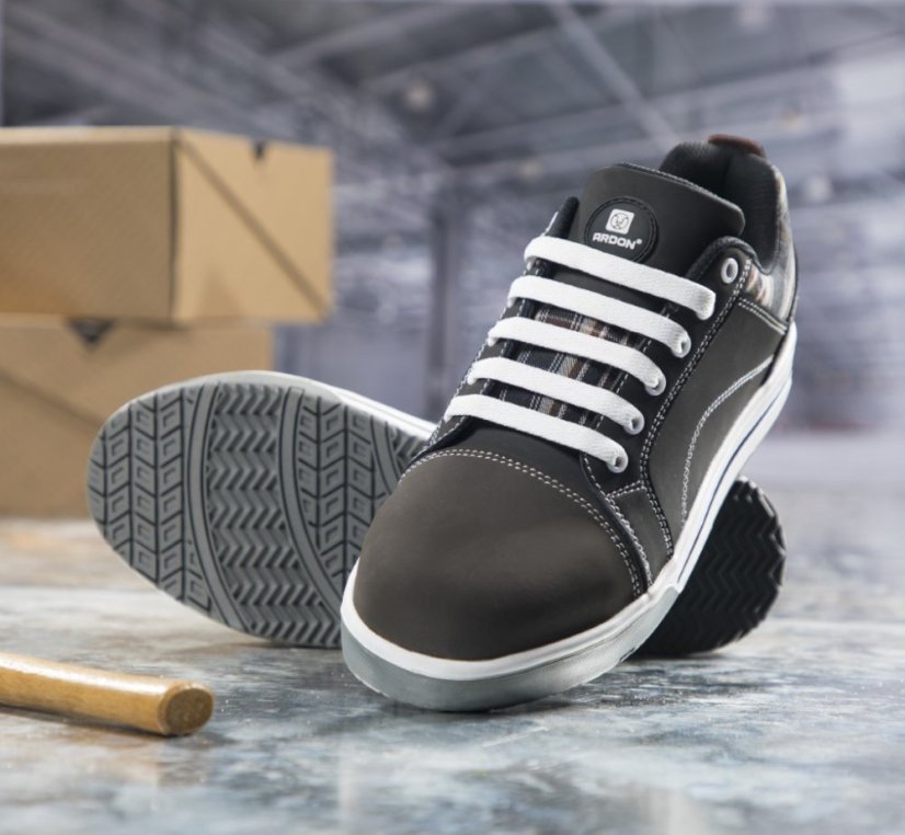 Stylové polobotky ARDON DERRICK s kompozitovou špicí a kevlarovou stélkou - Barva: šedé odstíny, Velikost: 42