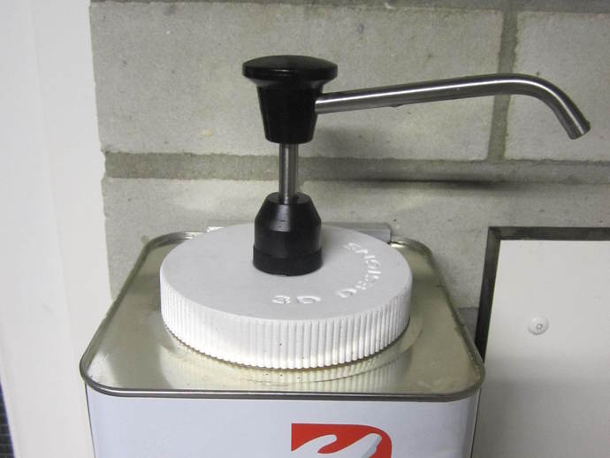 Dreumex dávkovač 4,5L s pumpičkou a držákem na 4,5l plechovku
